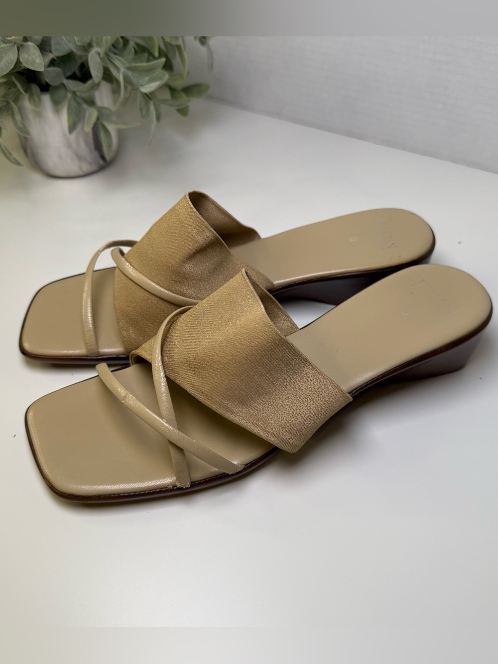 Italian Shoemakers Tan & Beige Wedge Slide Sandals Strappy Detailing Wom. Size 9